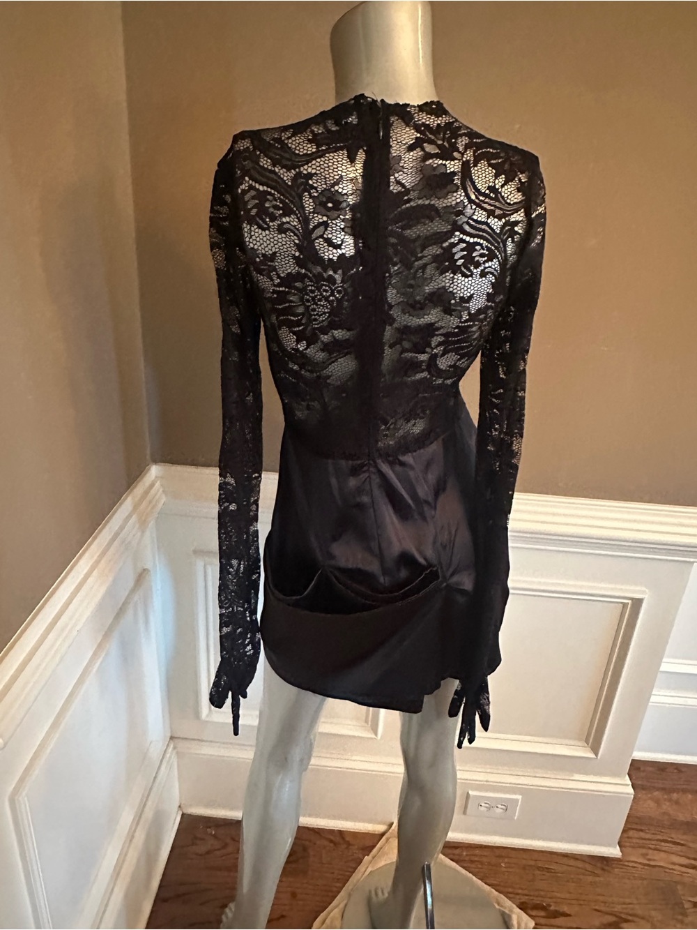 Fashion Nova Red Lace & Satin Mini Dress Black
Size M - Picture 6 of 6